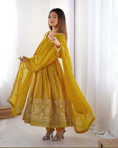 Anarkali Kurti 3-Piece Set Elegant Look